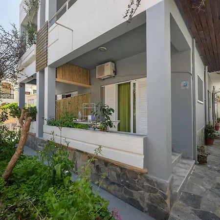 Manos House Apartment *