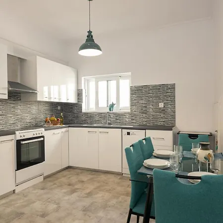 Manos House Апартаменты