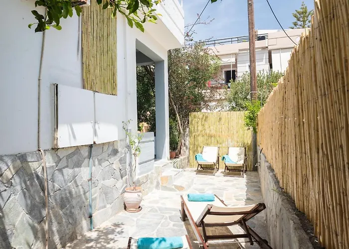 Апартаменты Manos House