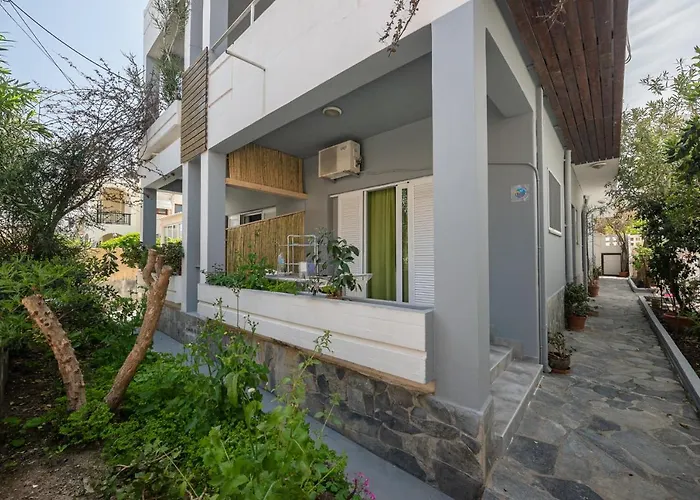 Manos House Апартаменты *